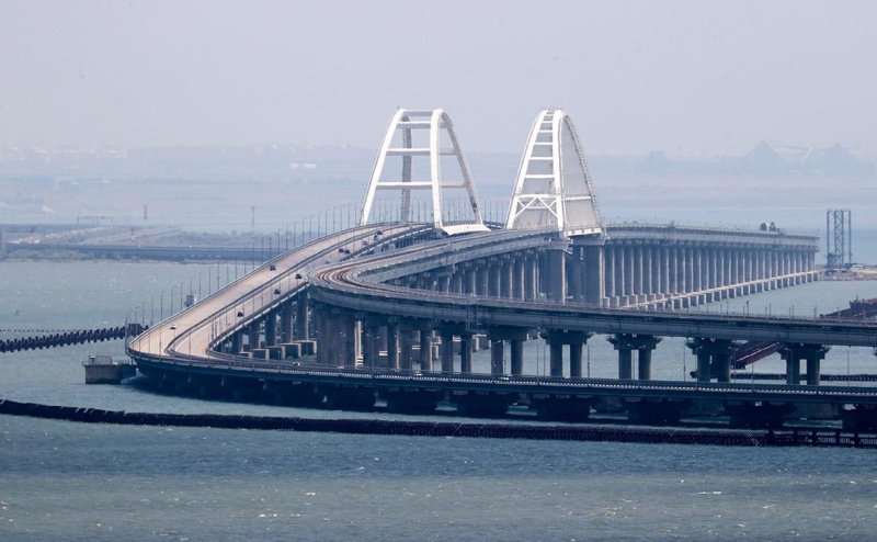 По Крымскому мосту запретили проезд электромобилей