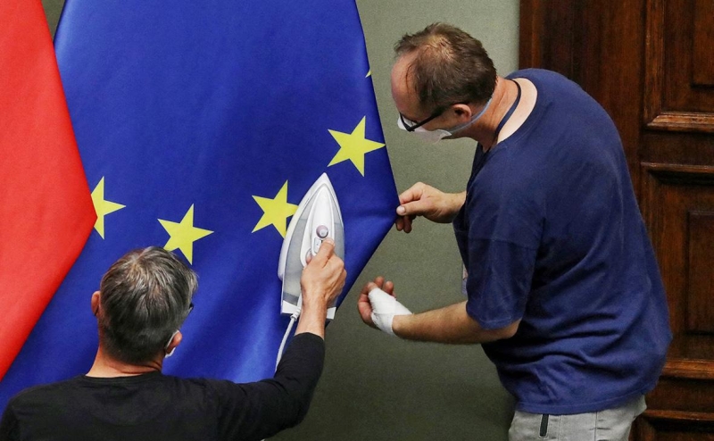 Почему Венгрия сняла возражения против продления антироссийских