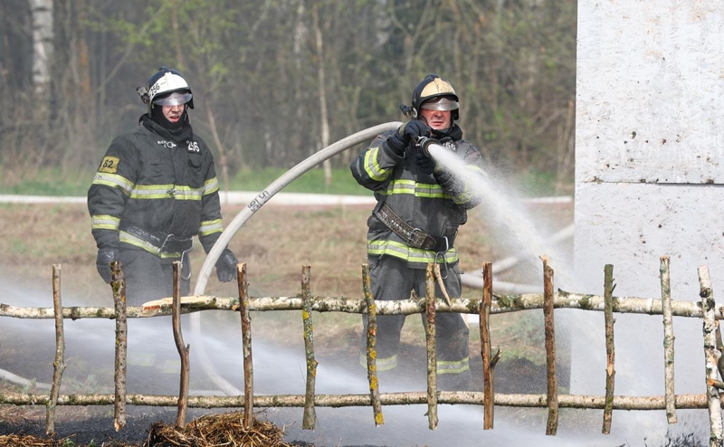 Под Пермью загорелась база нефтепродуктов на площади 10 тыс. кв. м