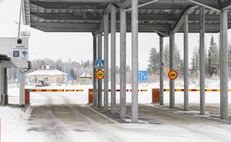 Пограничники России и Финляндии вступили в переговоры из-за мигрантов