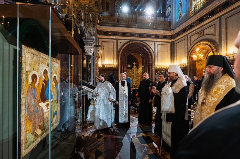 Появились фото подготовки «Троицы» к размещению в храме Христа