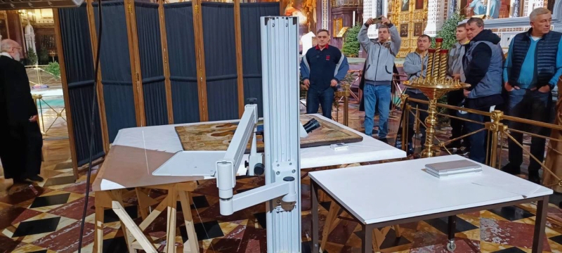 Появились фото подготовки «Троицы» к размещению в храме Христа