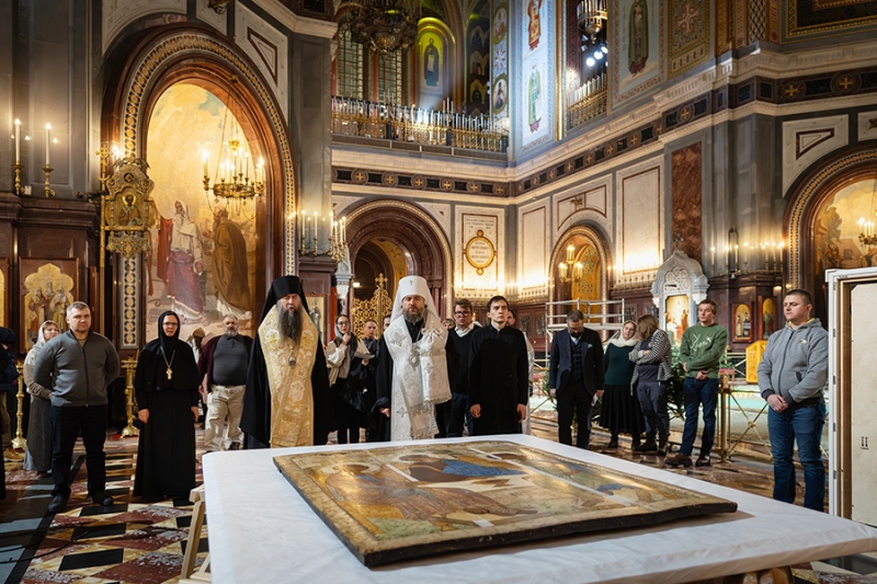 Появились фото подготовки «Троицы» к размещению в храме Христа
