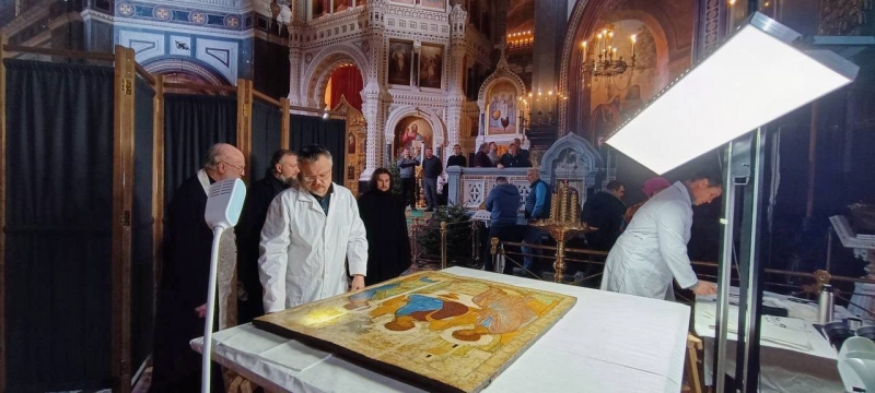 Появились фото подготовки «Троицы» к размещению в храме Христа