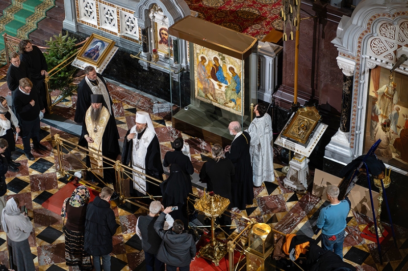 Появились фото подготовки «Троицы» к размещению в храме Христа