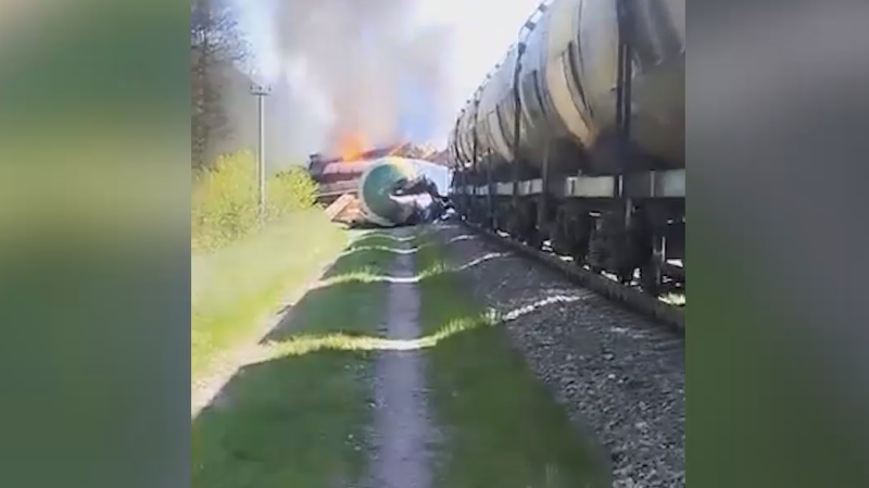 Появилось видео с места взрыва на железной дороге в Брянской области