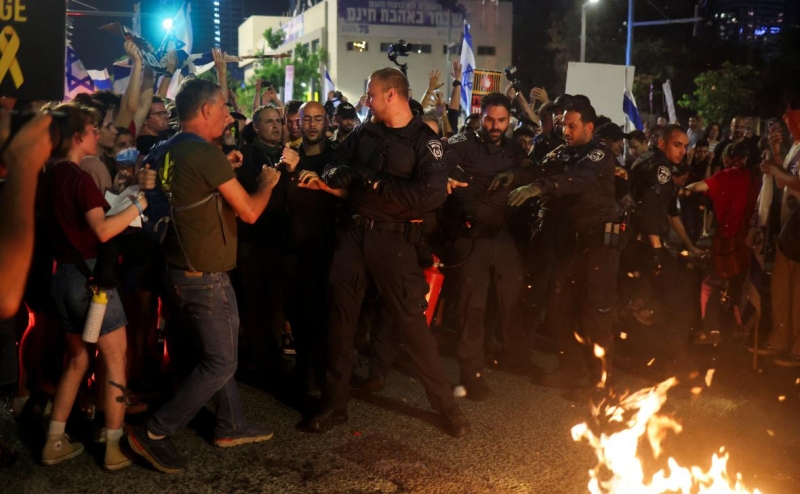 Покинувший правительство Ганц присоединился к акциям протеста в