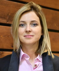 Поклонская ответила протоиерею Ткачеву, зачем женщине власть