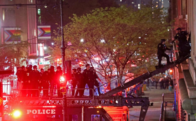 Полиция Нью-Йорка начала штурм захваченного студентами