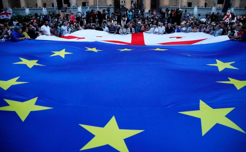 Полиция применила водометы против протестующих в Тбилиси