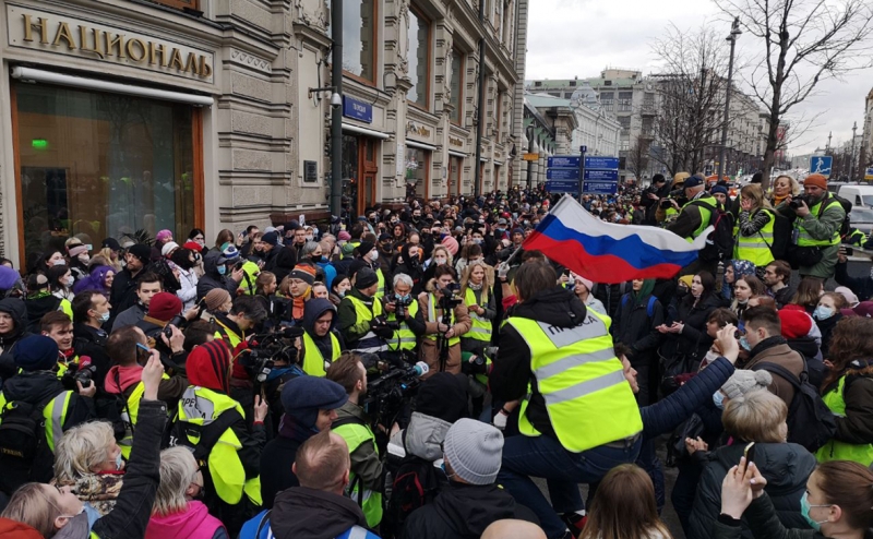 Полиция пришла к освещавшим протесты журналистам
