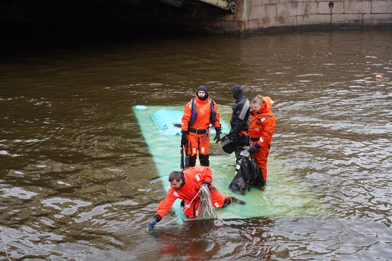 Полиция задержала водителя упавшего в Мойку автобуса