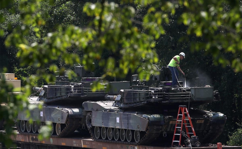 Politico назвала сроки поставки первых танков Abrams на Украину