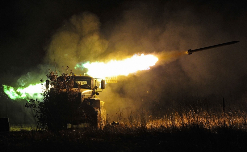 Politico узнала об «остывшем импульсе» поставок РСЗО из США на Украину