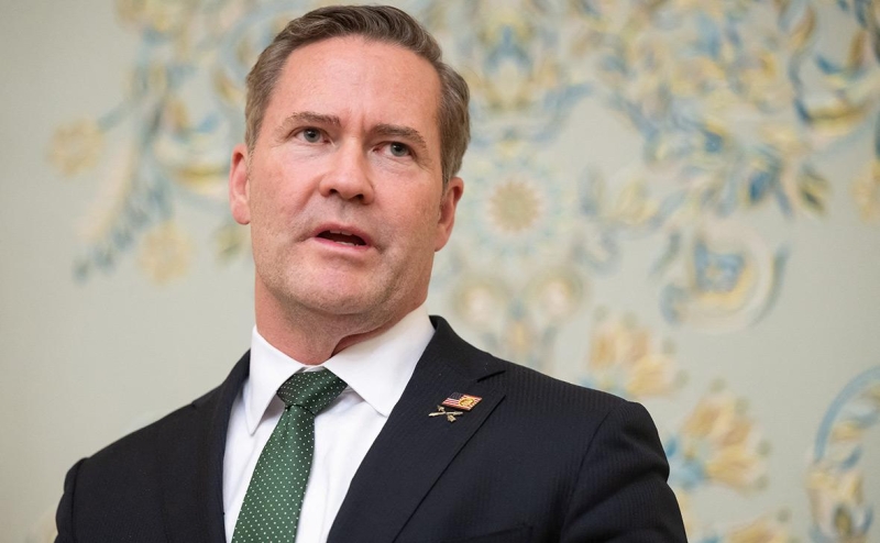 Politico узнало, что может грозить советнику Трампа за чат с