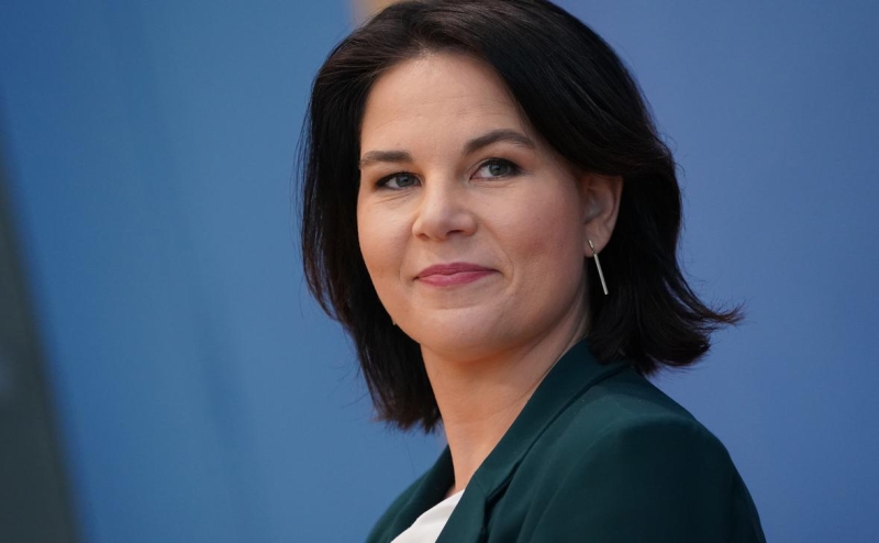 Politico узнало о перепалке между Бербок и Сийярто из-за помощи