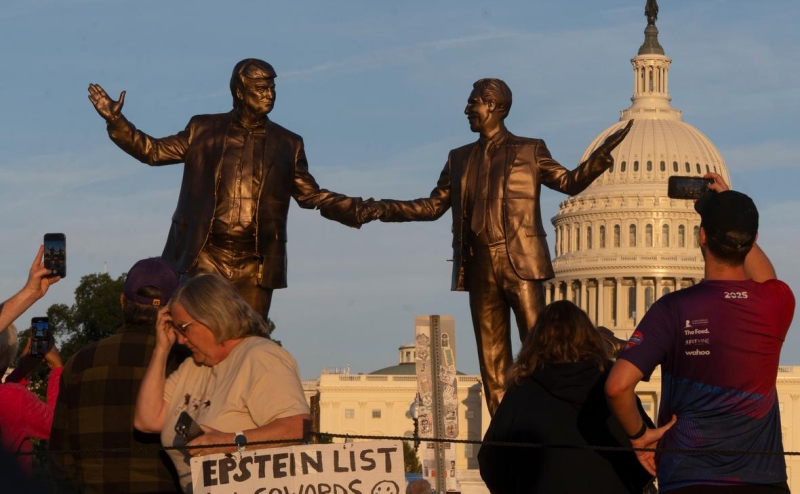 Politico узнало о письмах Эпштейна с предложениями России данных о