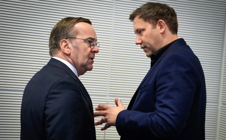 Politico узнало о планах ЕС ужесточить выдачу россиянам шенгенских виз