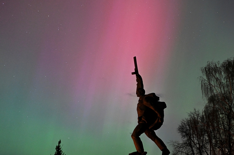 Полярное сияние над городами России. Фотогалерея