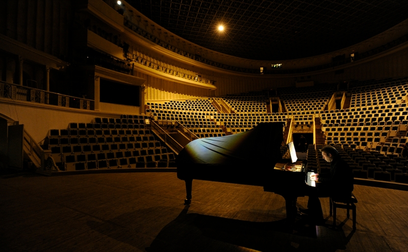 Половина продаж билетов в России пришлась на театры