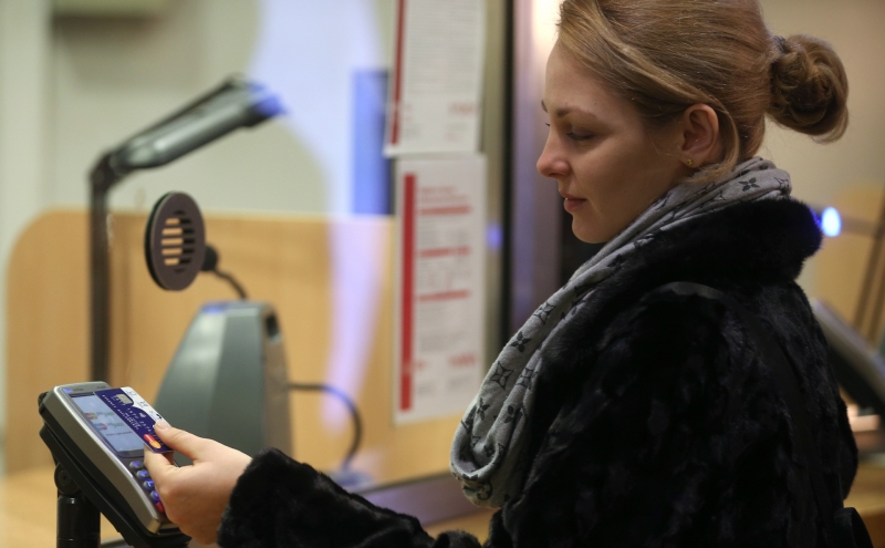 Половина россиян негативно отнеслась к идее отказаться от бумажных денег