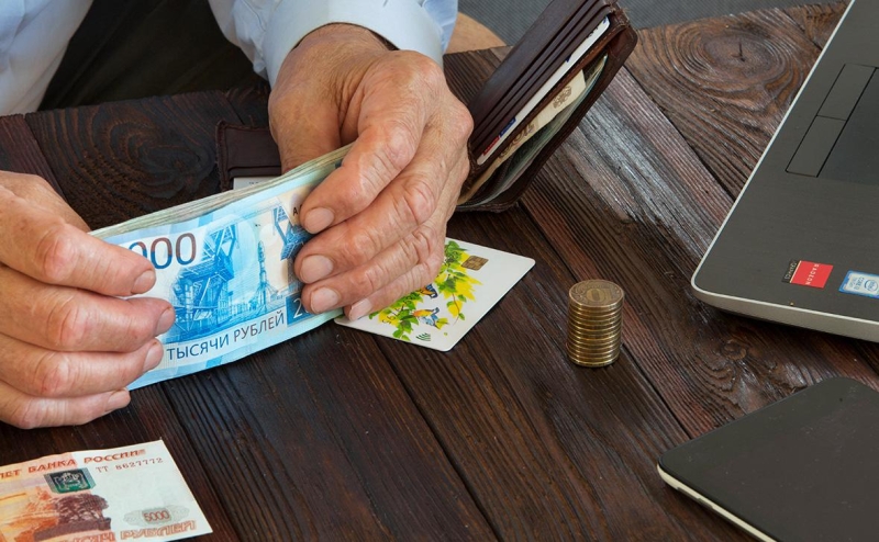 Половина российских компаний запланировала повысить зарплаты