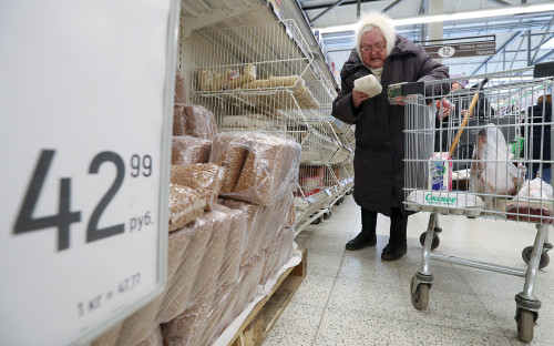 Получателям жилищных пособий предложили давать продуктовые карточки