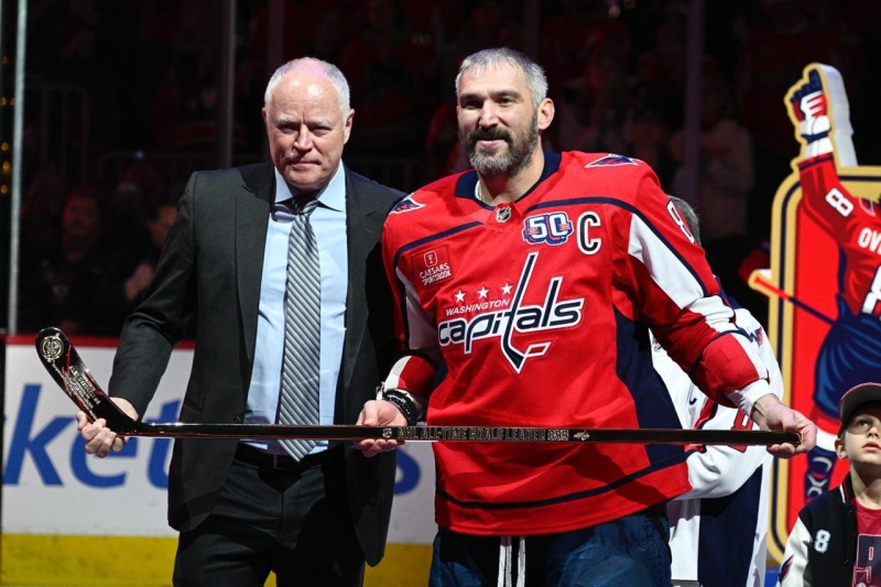 Получил корову, отказал Фэллону. Как Овечкин провел время после