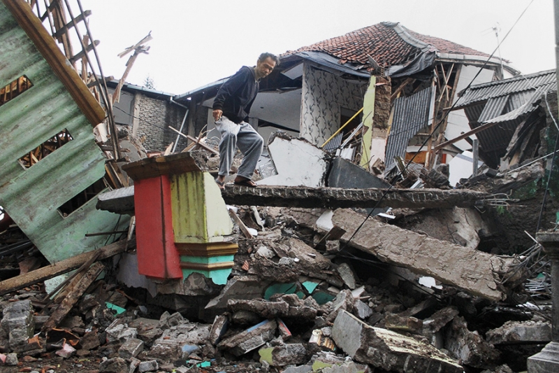 Последствия землетрясения в Индонезии. Фотогалерея