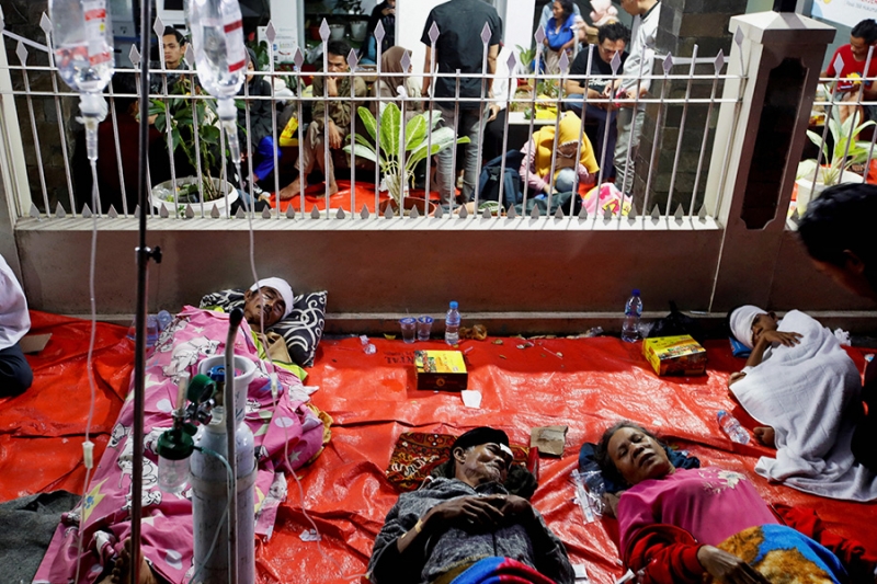 Последствия землетрясения в Индонезии. Фотогалерея