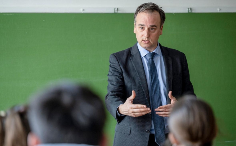 Посол США в Венгрии пожаловался, что с ним обсуждают ЛГБТ, а не Путина