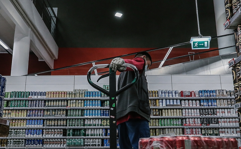 Поставщики заявили о проблеме с вводом новых сортов пива и вина в России