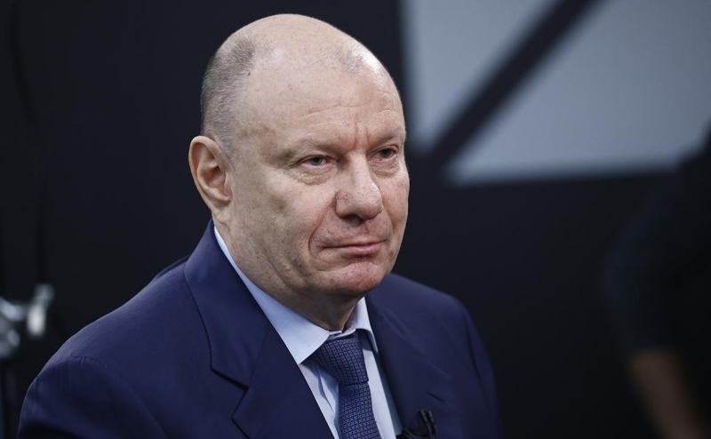 Потанин сравнил выдачу дешевых кредитов со змеей, пожирающей свой