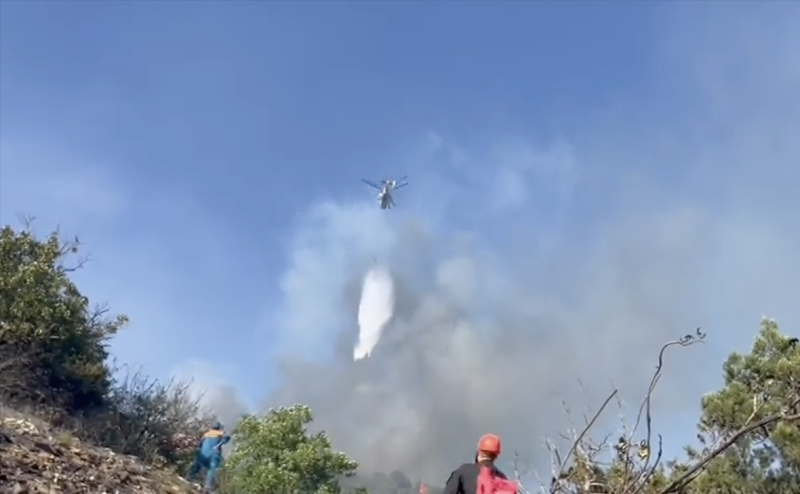 Пожар под Новороссийском сжег здания на базе отдыха