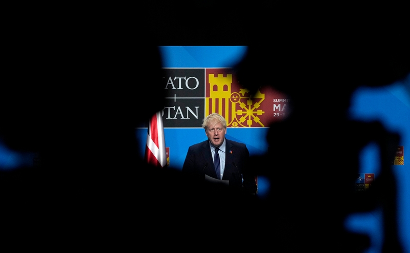 Правительство Джонсона после секс-скандала покинули два министра