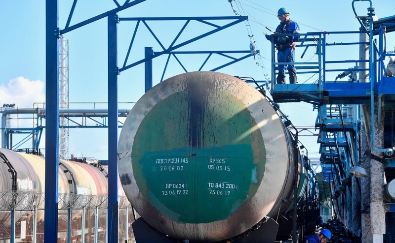 Правительство на полгода запретит экспорт бензина