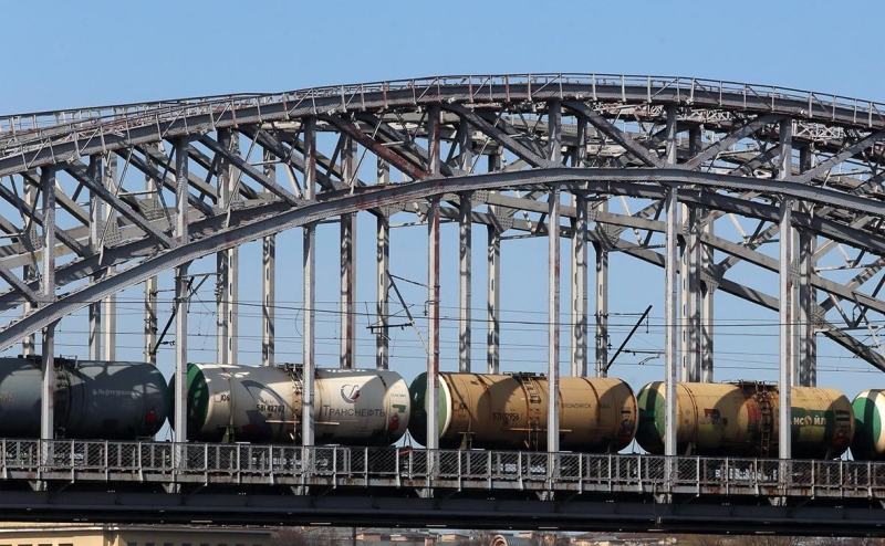 Правительство продлило полный запрет на экспорт бензина