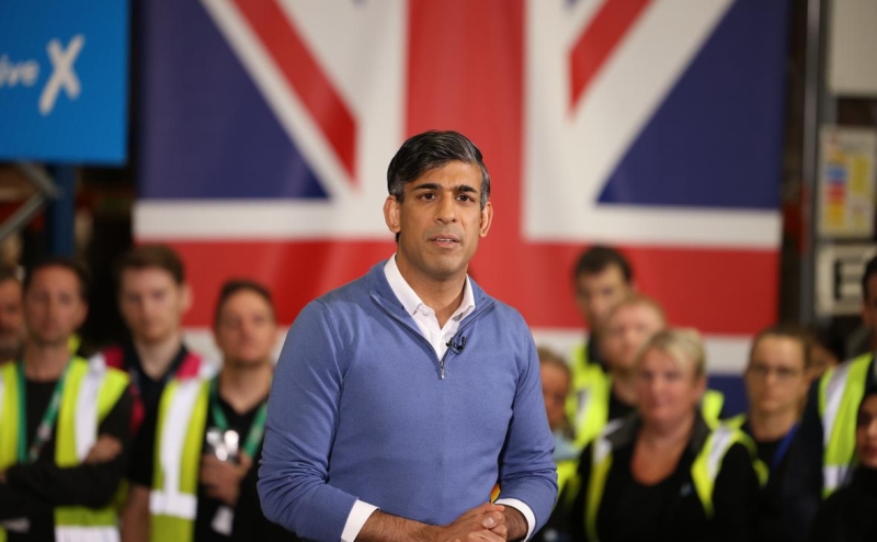 Премьер Британии извинился и ушел в отставку