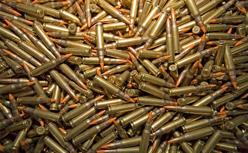 Премьер Украины заявил о дефиците боеприпасов по всему миру