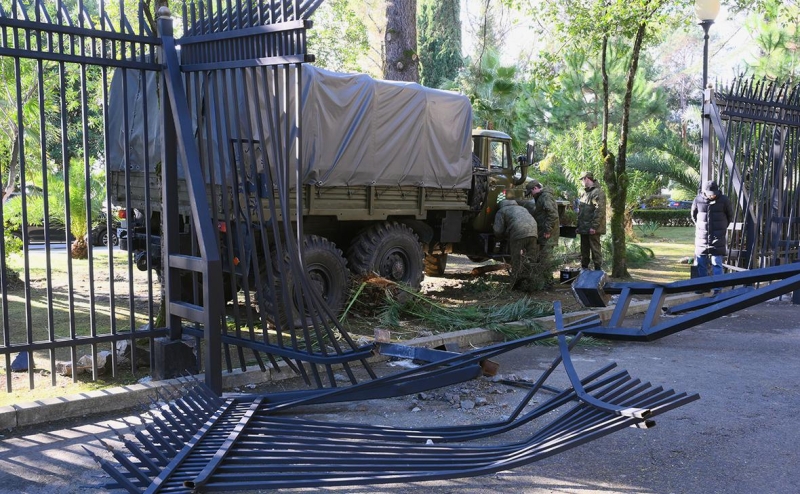 Президент Абхазии назвал протесты в Сухуме попыткой госпереворота