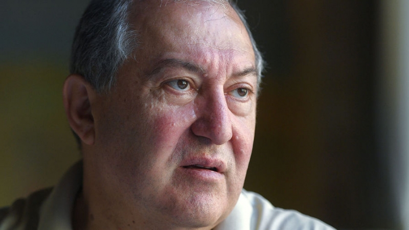 Президент Армении вновь отказался увольнять главу Генштаба ВС