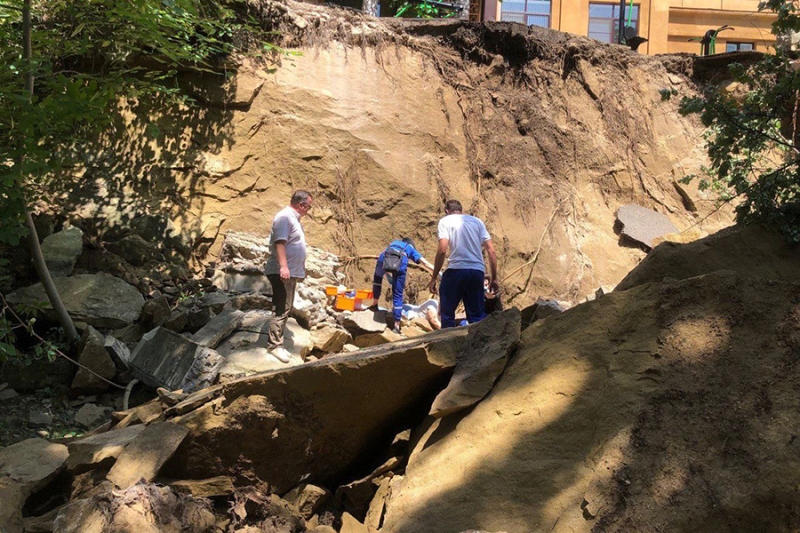 При обрушении скал в санатории в Кисловодске пострадали люди