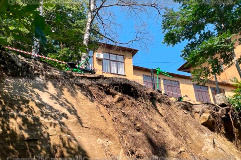 При обрушении скал в санатории в Кисловодске пострадали люди