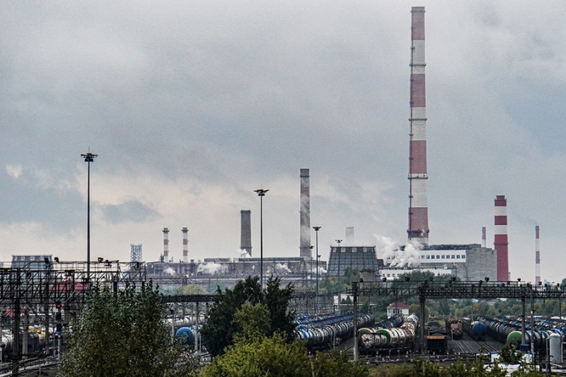 При пожаре на Омском НПЗ погиб один сотрудник