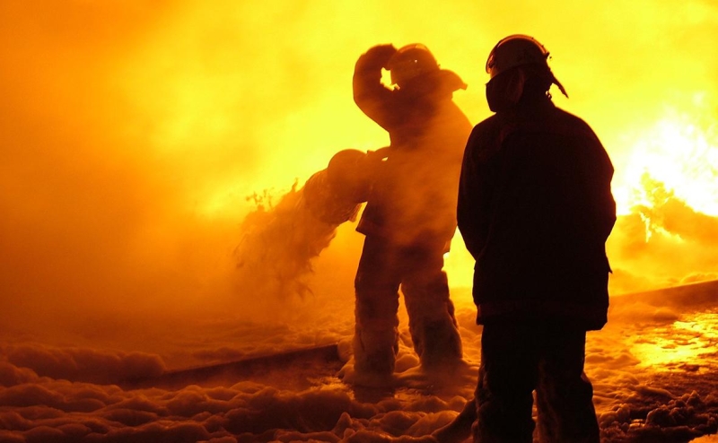 При пожаре в аварийном доме на Ямале погибли двое детей
