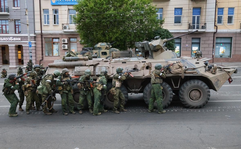 Пригожин заявил о контроле над военными объектами Ростова