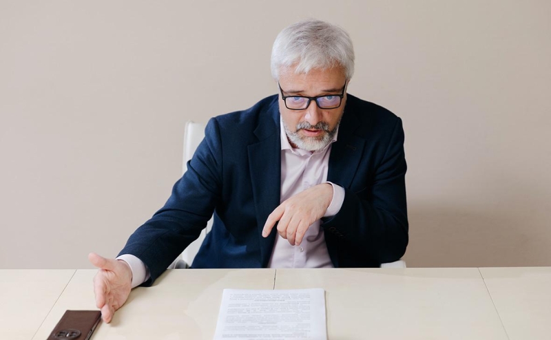 Примаков назвал аморальным определять релокантов в предатели