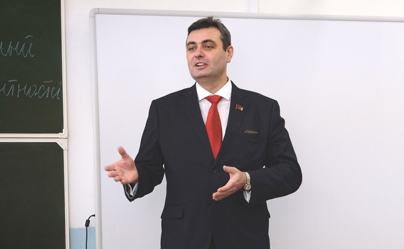 Приморского депутата от КПРФ арестовали по делу о растлении малолетних