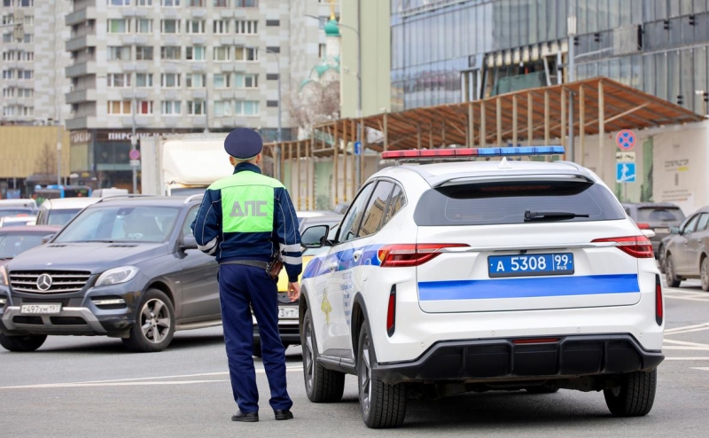 Приставы передали изъятые за пьяную езду машины на нужды военной