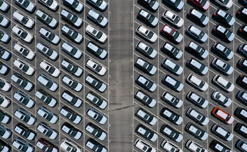 Продажи автомобилей в России выросли в два раза